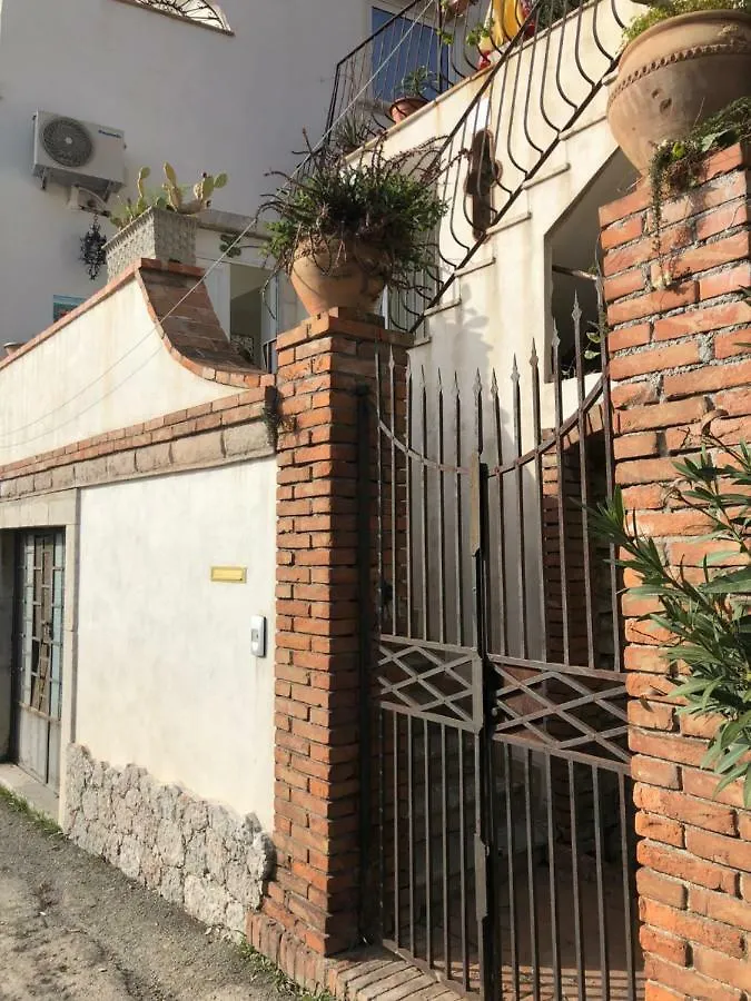 Sciala' Villa Taormina 0*,